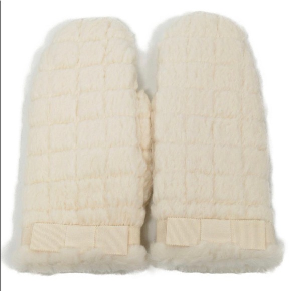 CHANEL Mittens w/ Chain - Picture 5 of 7